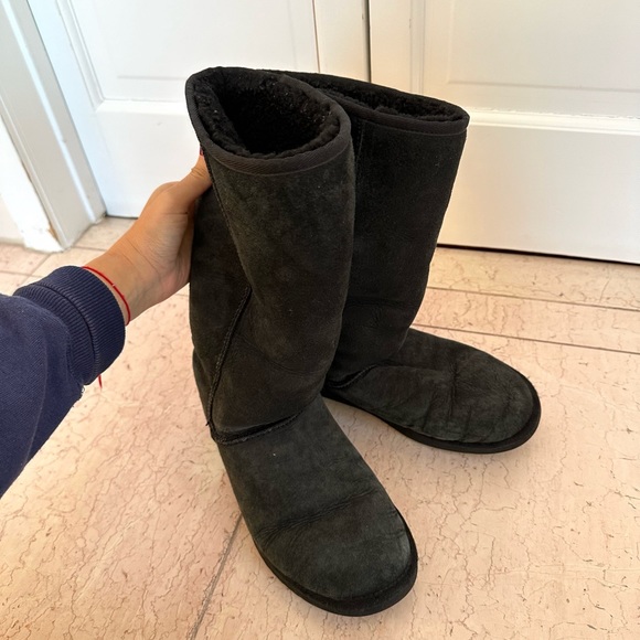 UGG Australia Black Tall Shearling Boots - Picture 3 of 16
